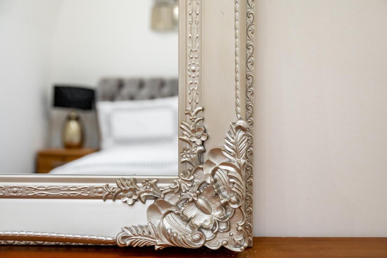 Regina Bradford Apartment *